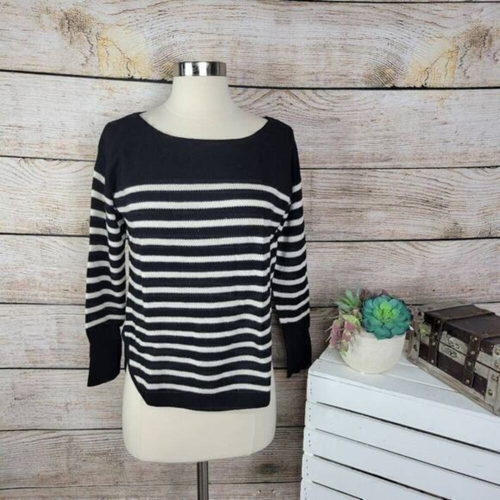Banana Republic Women’s Pullover Knit Sweater Black & White Stripped Extra Small